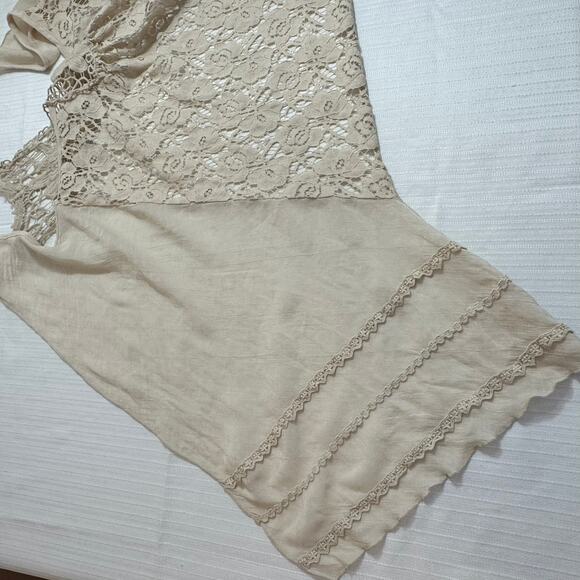 CHARLOTTE RUSSE Boho Crochet Vest Lace Back Ruffle Hem Womens Large Beige Layer - Picture 4 of 8
